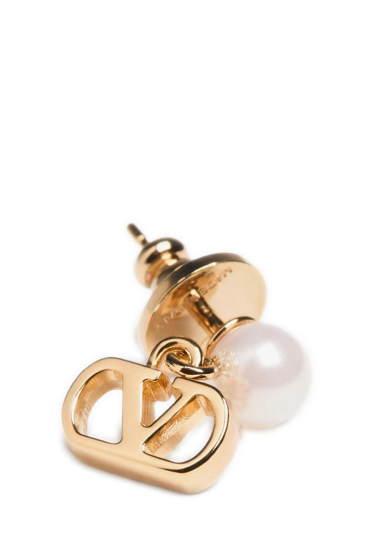 valentino garavani earrings define the face through a structured lobe design