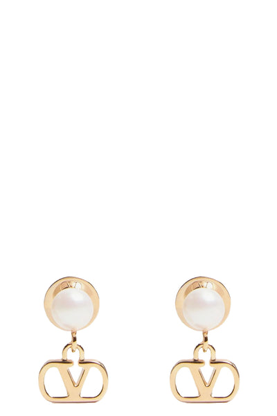 valentino garavani earrings define the face through a structured lobe design
