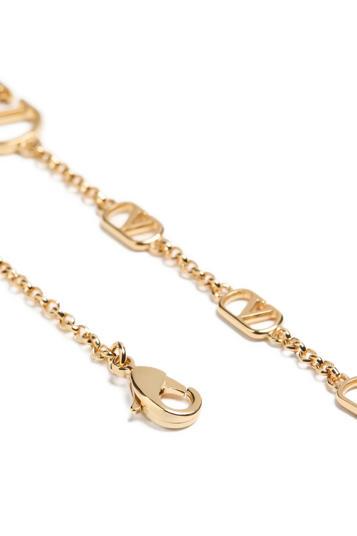 thin chain necklace