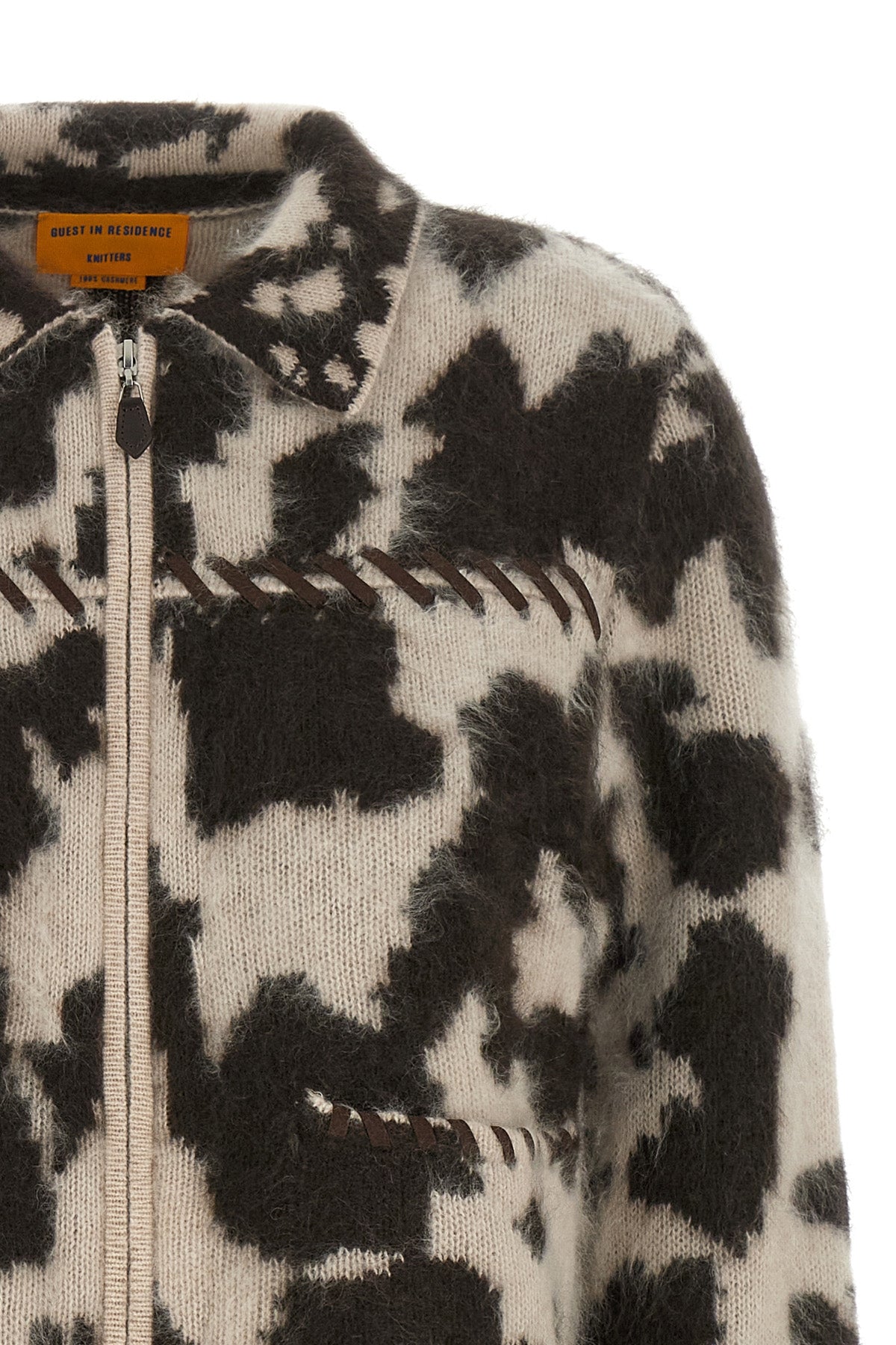 the guest in residence grizzly jacket features a straight and regular silhouet
