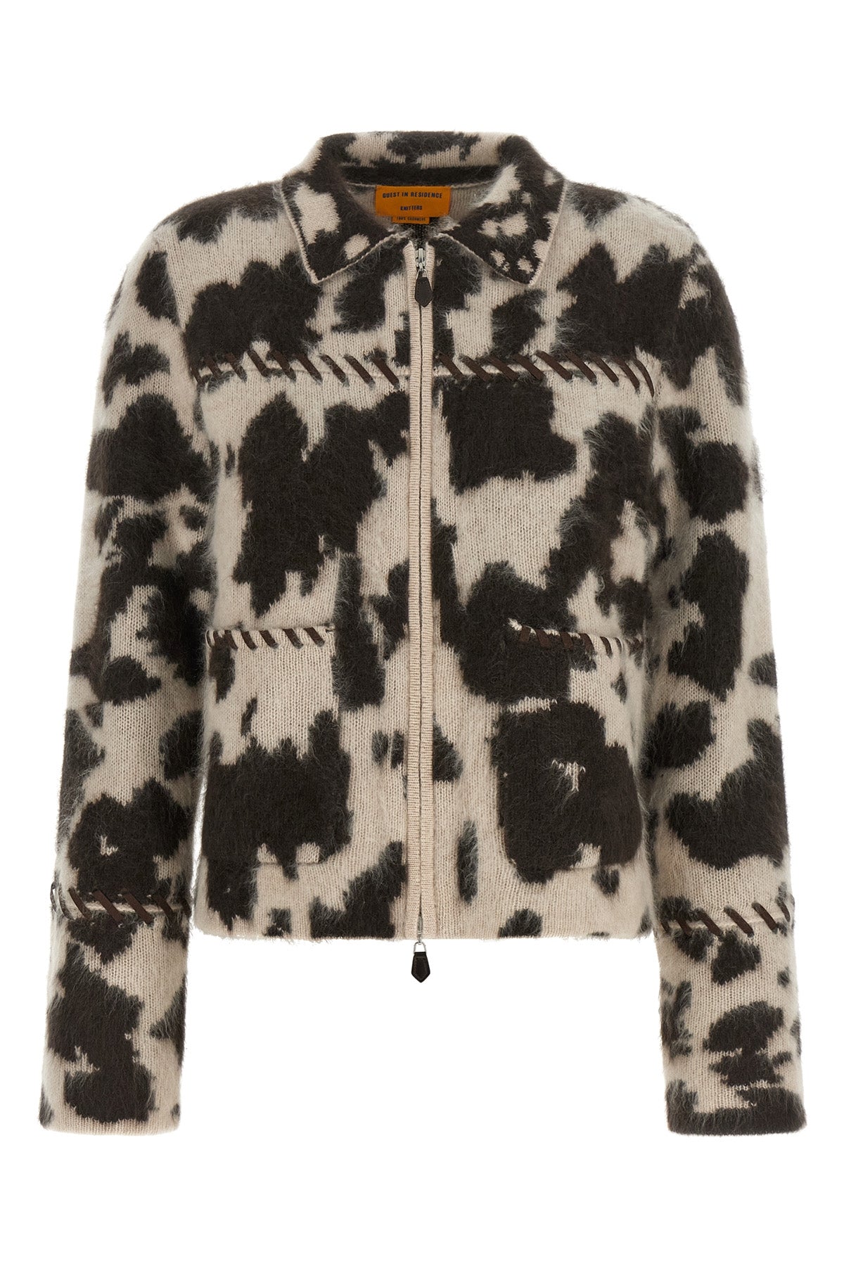 the guest in residence grizzly jacket features a straight and regular silhouet