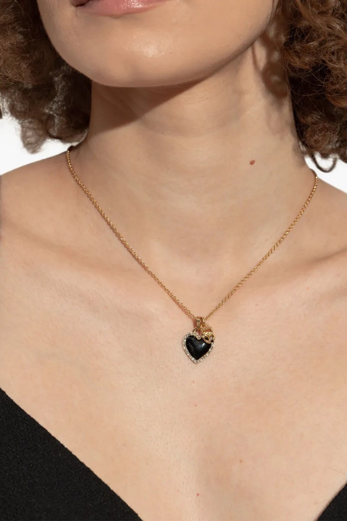 the dolce & gabbana heart logo necklace is distinguished by a thin gold-finish