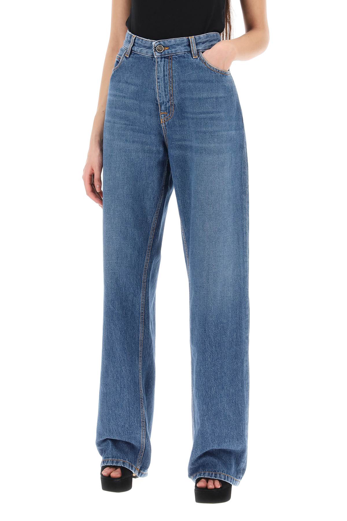 low-waisted baggy jeans