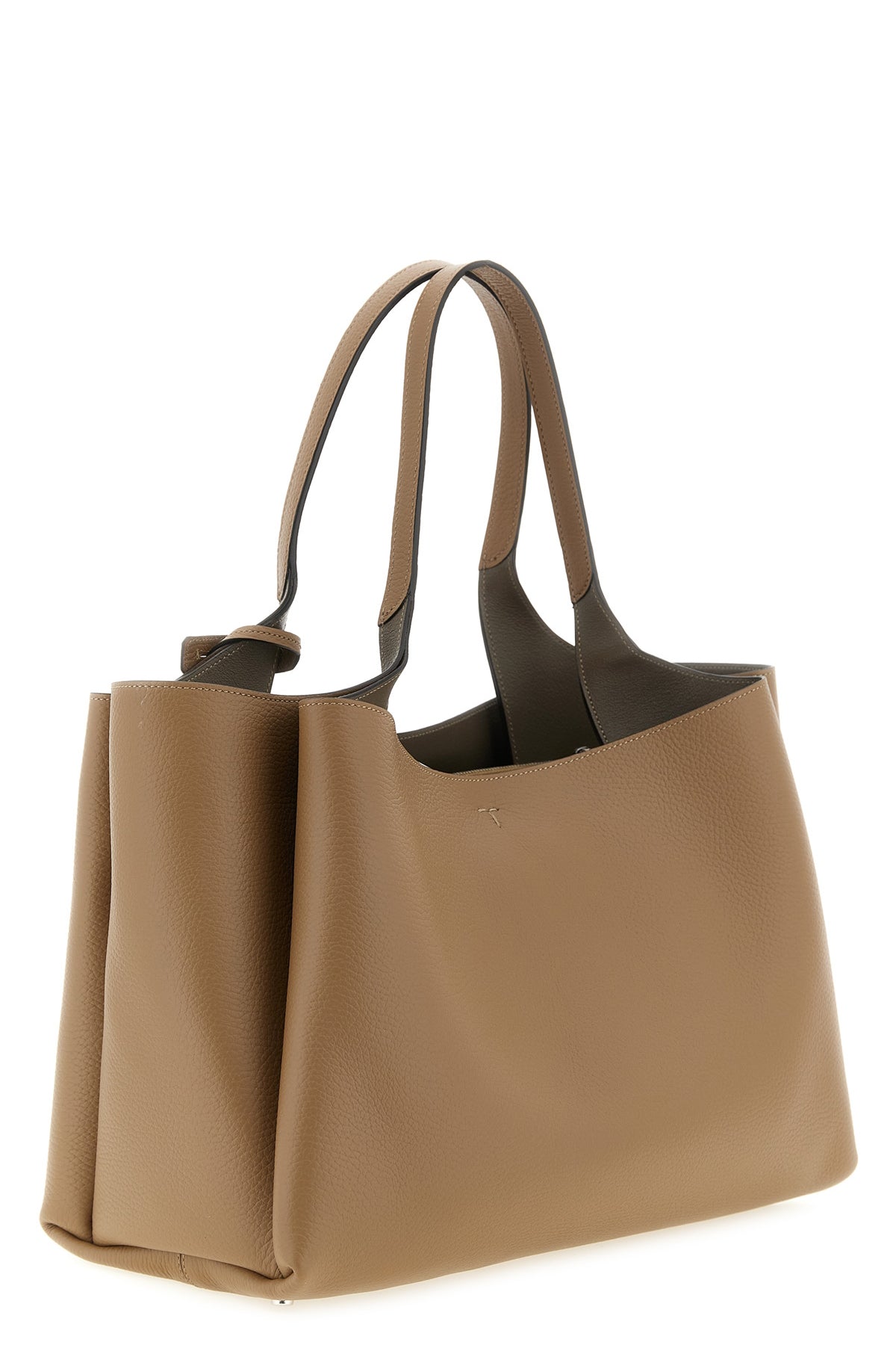 the tods medium tote bag is made of fine hammered calf leather in a versatile c
