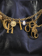 Chloe&