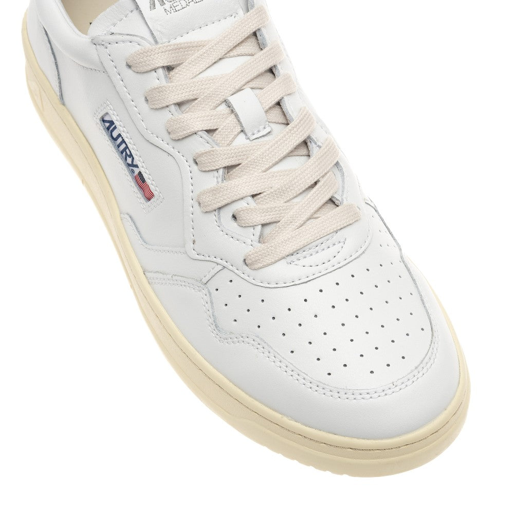 AUTRY 36 medalist low leather sneakers