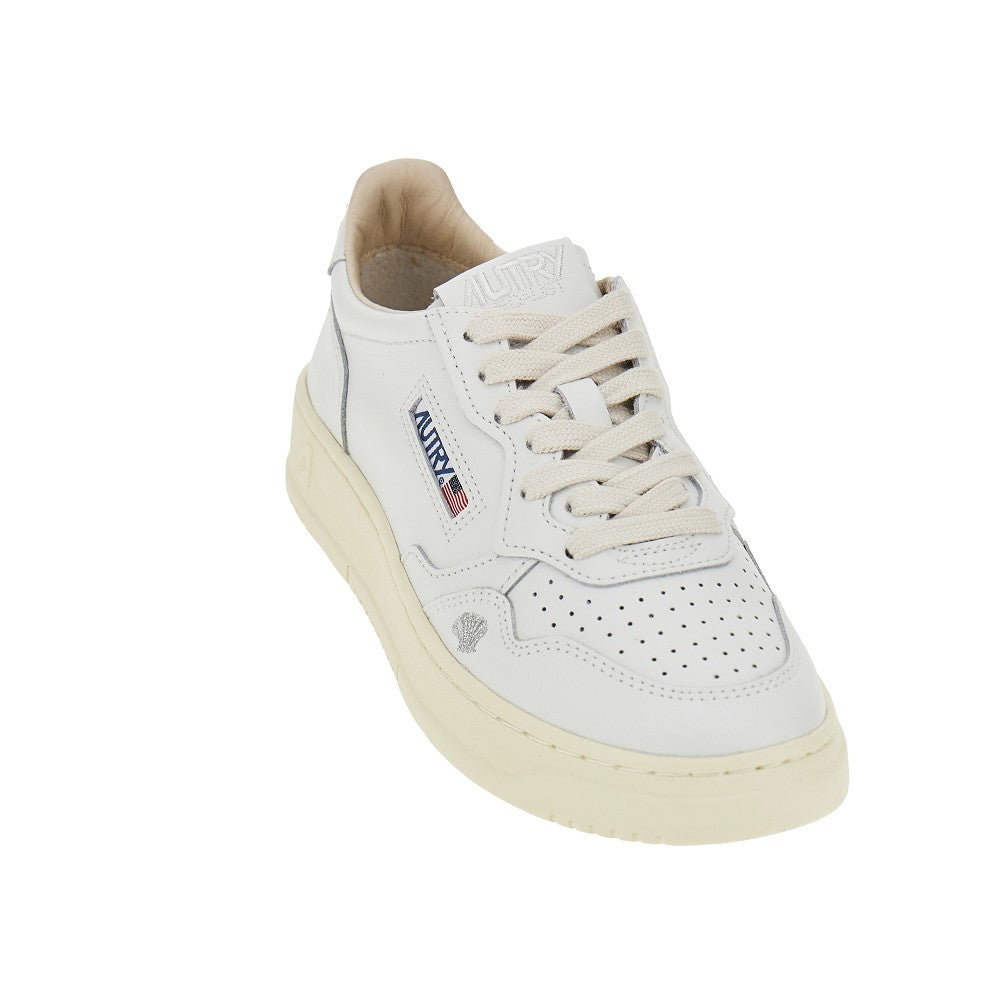 leather medalist low sneakers