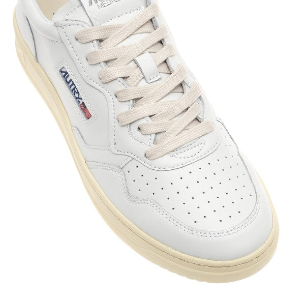 medalist low leather snekars
