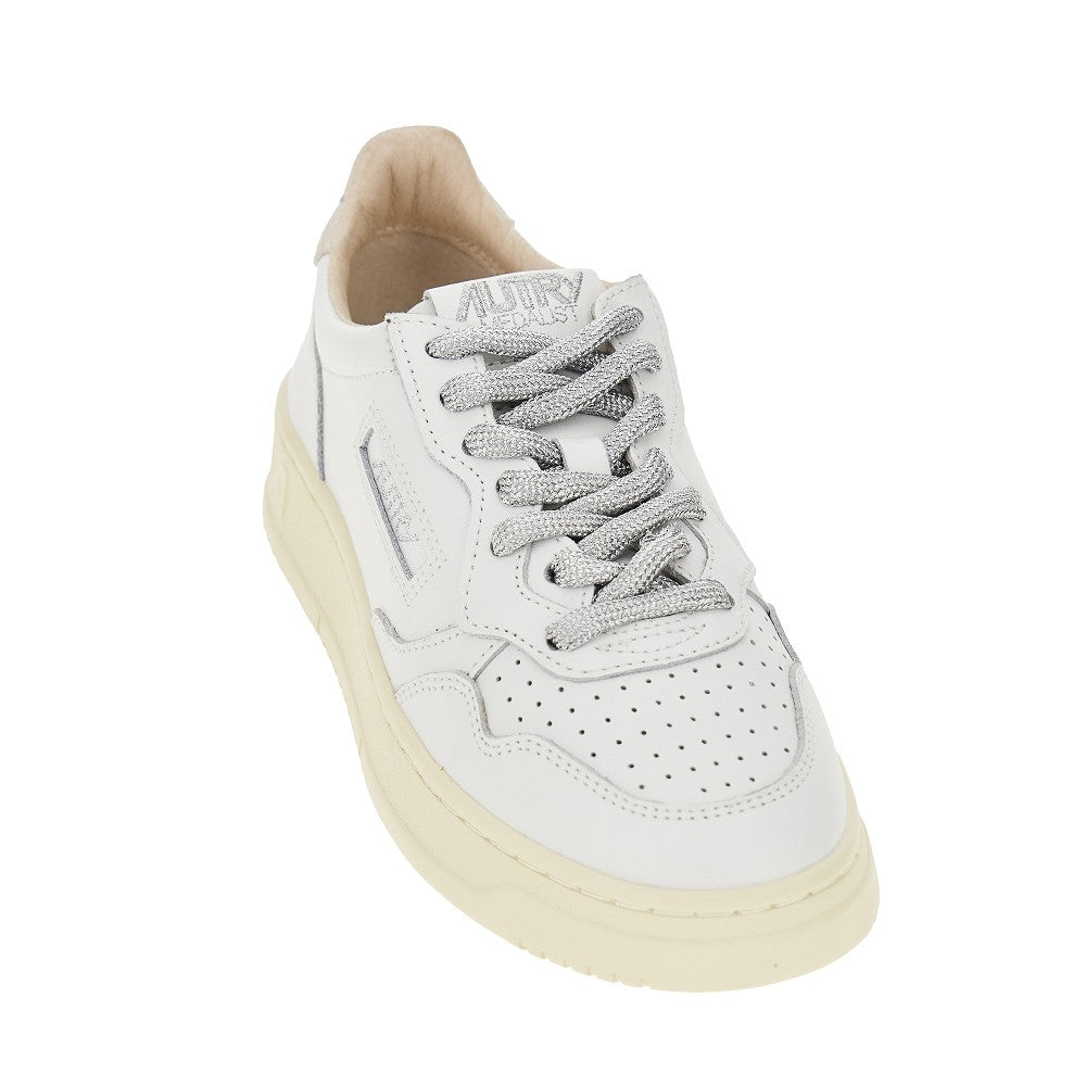 AUTRY 37 medalist low leather sneakers