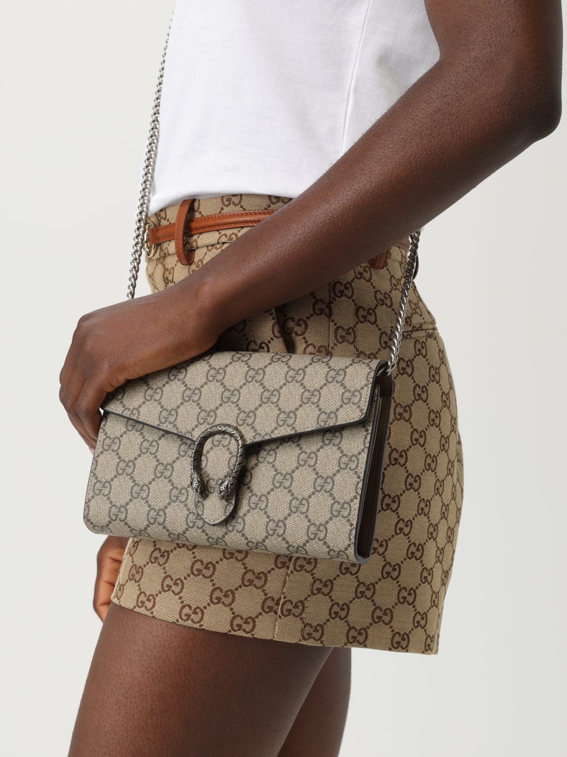ショルダーバッグ・ポシェット GUCCI Woman Shoulder bag Beige 401231 KHNSN 8642 Gucci Shoulder Bag Woman Gucci-beige – Modecraze Inc.