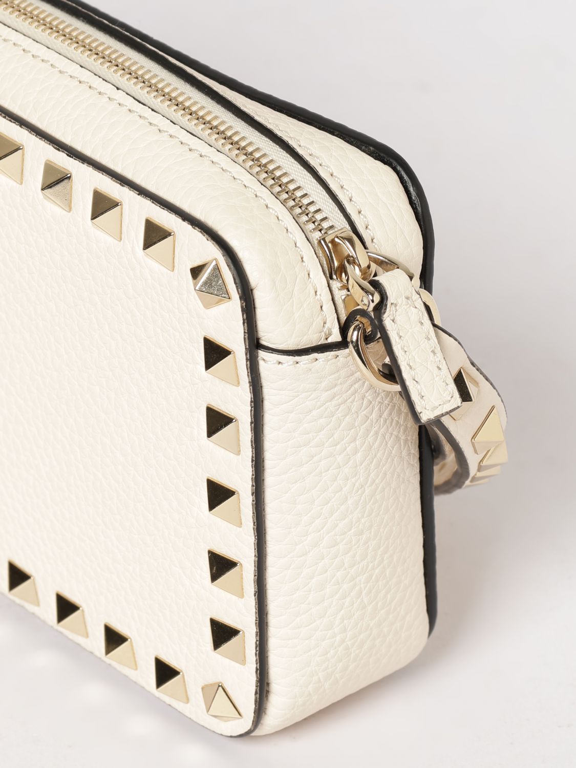 rockstud grained leather clutch