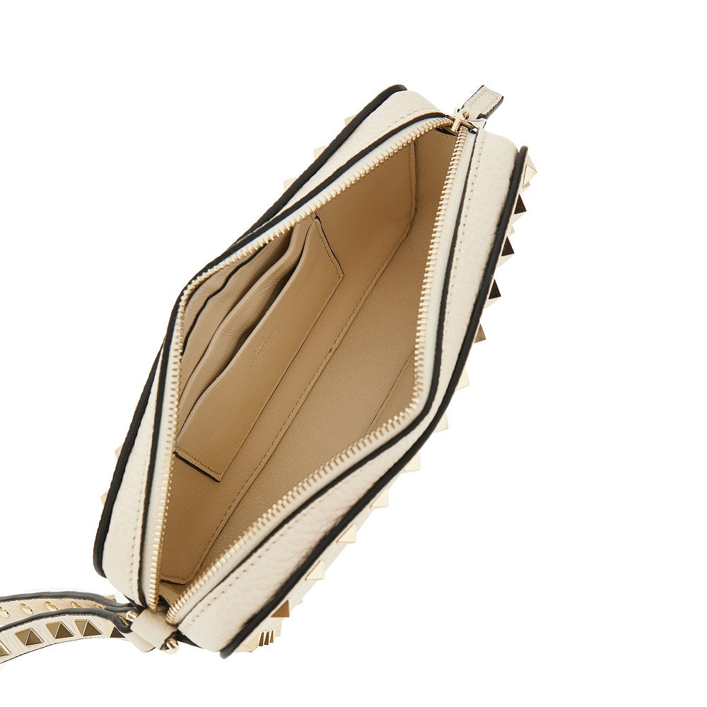 rockstud grained leather pouch