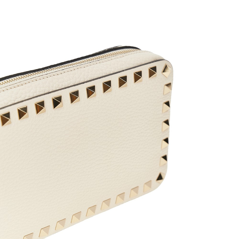 rockstud grained leather pouch